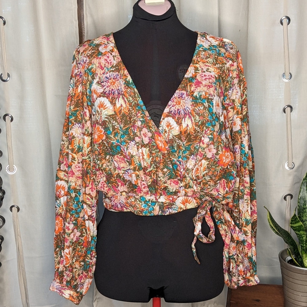 Free People floral long sleeve crop top Medium